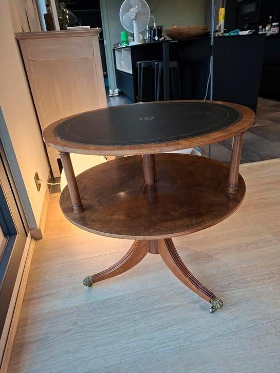 Table guéridon en acajou. Début 20ème, Angleterre, Enlèvement