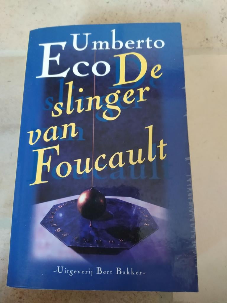 Umberto Eco - De slinger van Foucault, Boeken, Ophalen of Verzenden, Zo goed als nieuw, Umberto Eco