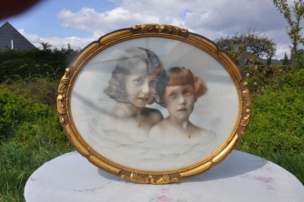 §  cadre oval bois et stuch avec ancienne photos 2 fillettes, Enlèvement ou Envoi, Utilisé, Bois