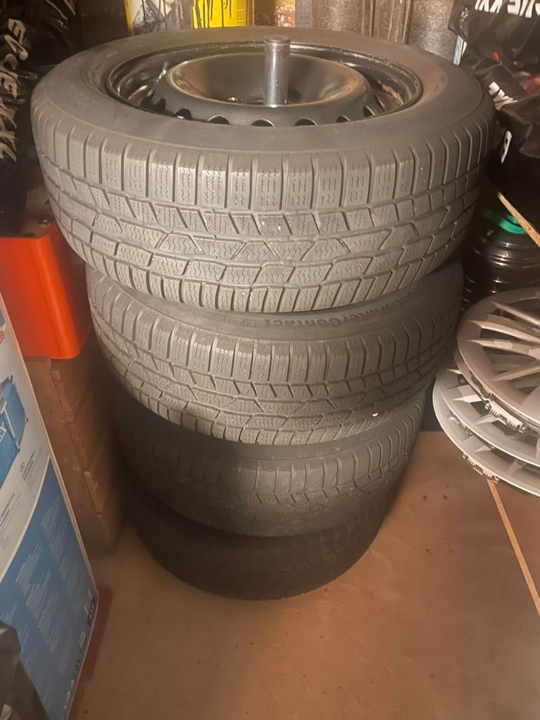 Set 4 winterbanden continental op stalen velg maat 205/60r16, Ophalen, Gebruikt