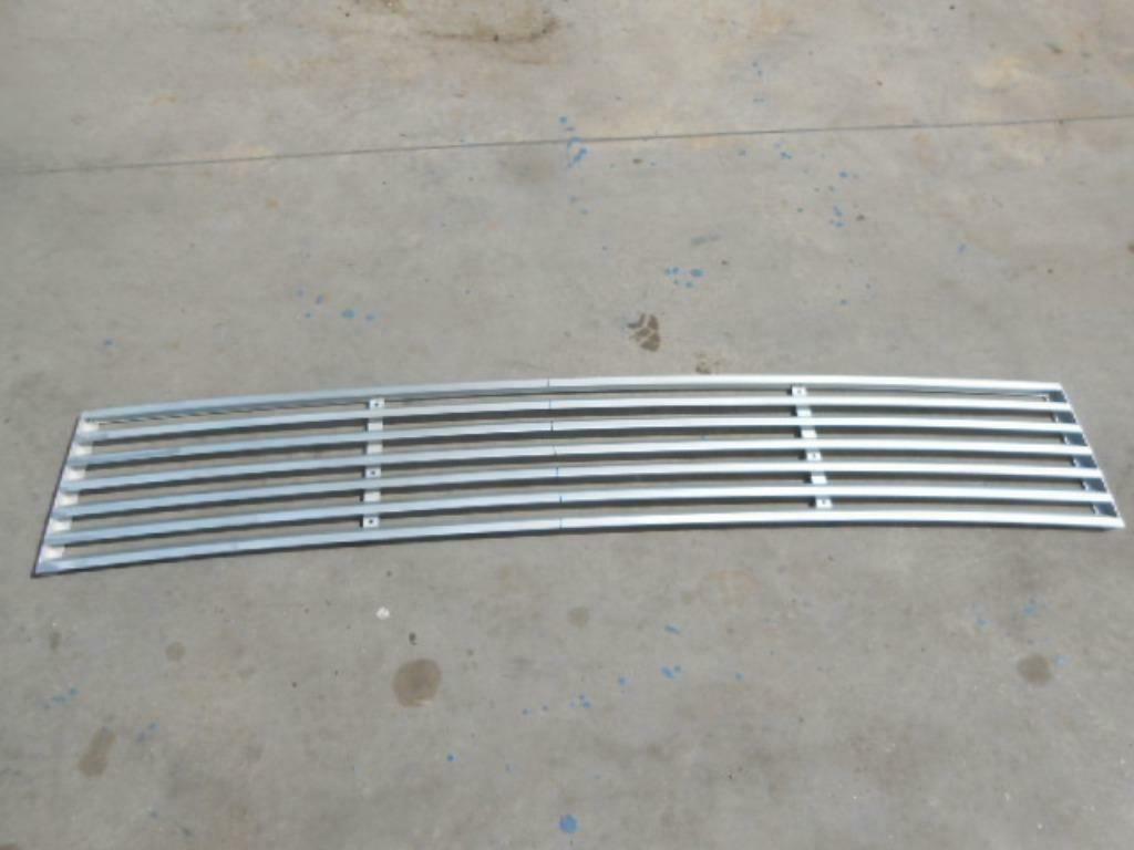 Ferrari Mondial 8 front bonnet grille, Ophalen of Verzenden, Gebruikt, Voor, Ferrari