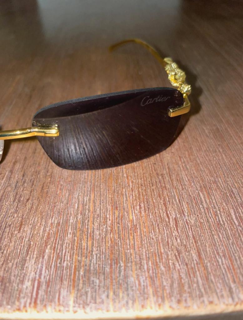 Ensemble lunettes de soleil Cartier et AirPods, Neuf, Autres marques, Autres couleurs, Lunettes de soleil