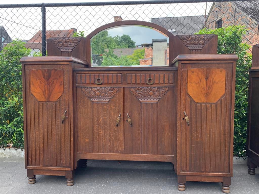 Oude eiken kast, Ophalen