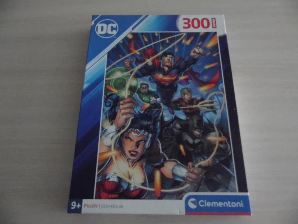 PUZZLE   300 PIÈCES    JUSTICE LEAGUE    COMICS  MARVEL, Enlèvement ou Envoi, Plus de 50 pièces, Comme neuf, 6 ans ou plus