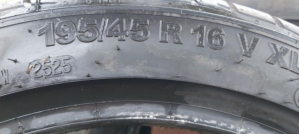 Pneus 195/45 R 16 84V, Autos : Pièces & Accessoires, Pneus & Jantes, Enlèvement, Pneu(s)