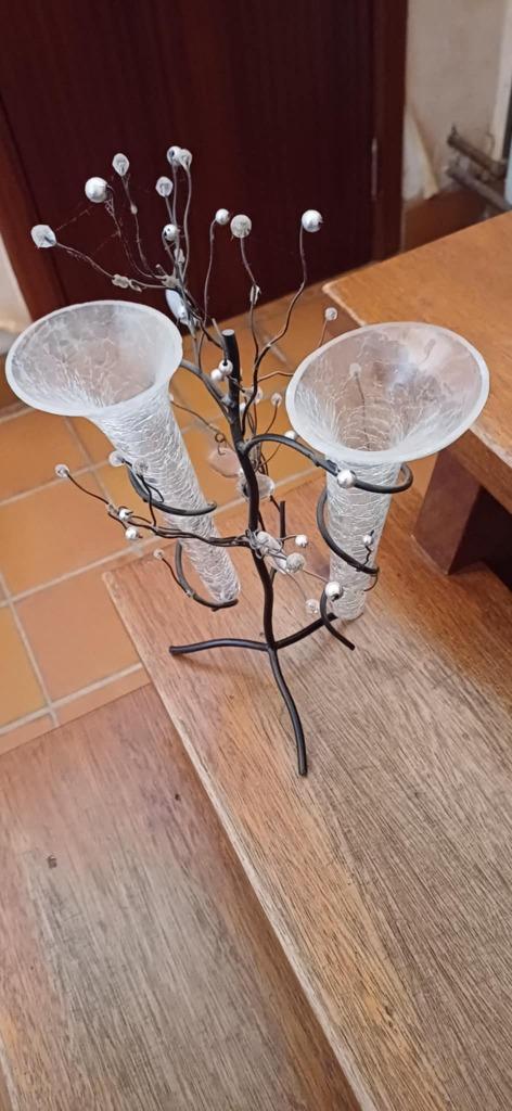 Support vases, Enlèvement