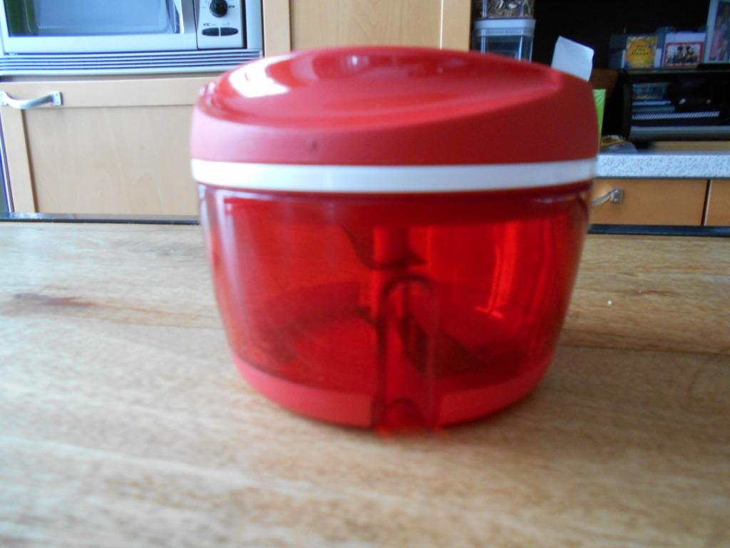 TUPPERWARE ....hachoir manuel, Enlèvement ou Envoi, Comme neuf, Rouge, Autres types