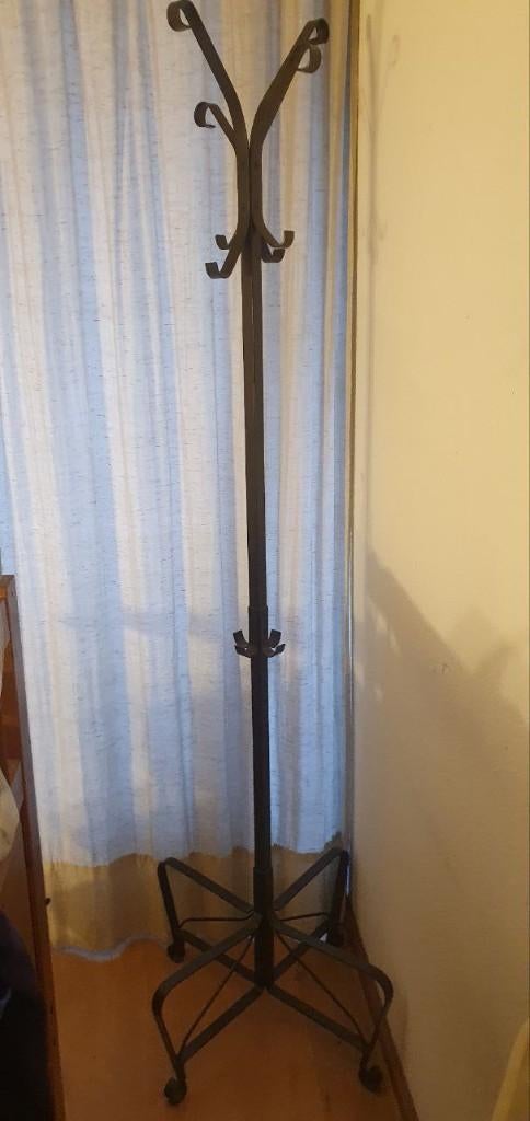 Porte-manteau sur pied en métal noir – style classique, Enlèvement, Utilisé, Métal, Portemanteau sur pied