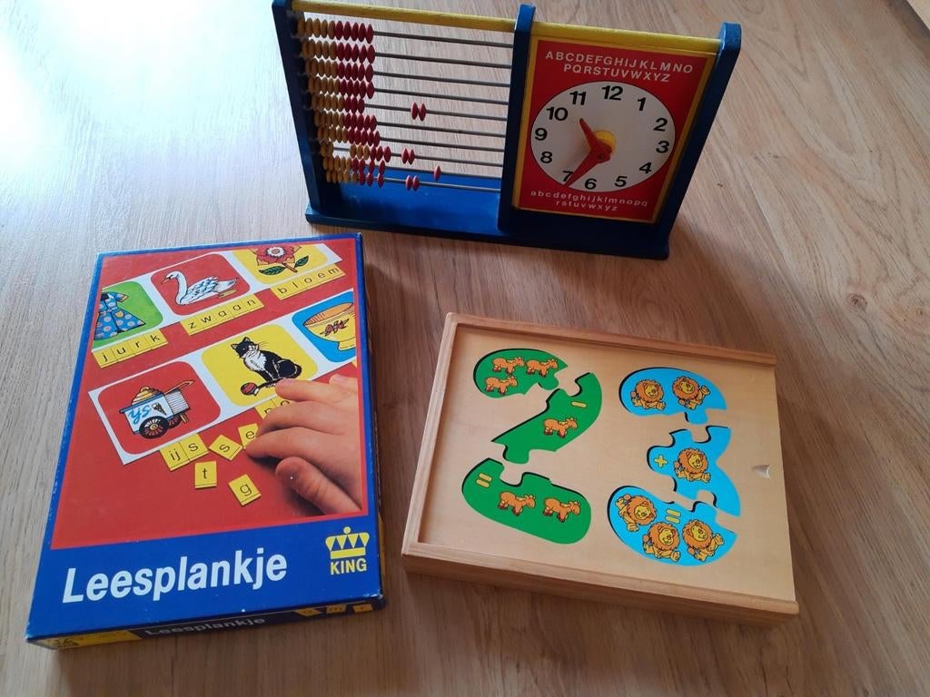 Leesplankje,  houten rekenpuzzel en telraam met klok, Ophalen of Verzenden, Gebruikt