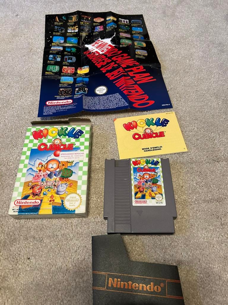NES Kickle Cubicle - compleet, Ophalen of Verzenden, Gebruikt