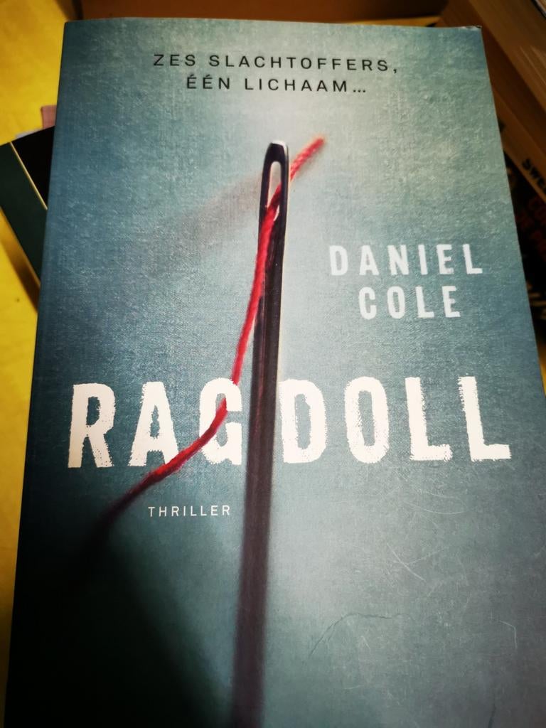 Ragdoll - Daniel Cole, Boeken, Ophalen of Verzenden, Zo goed als nieuw, Daniel cole