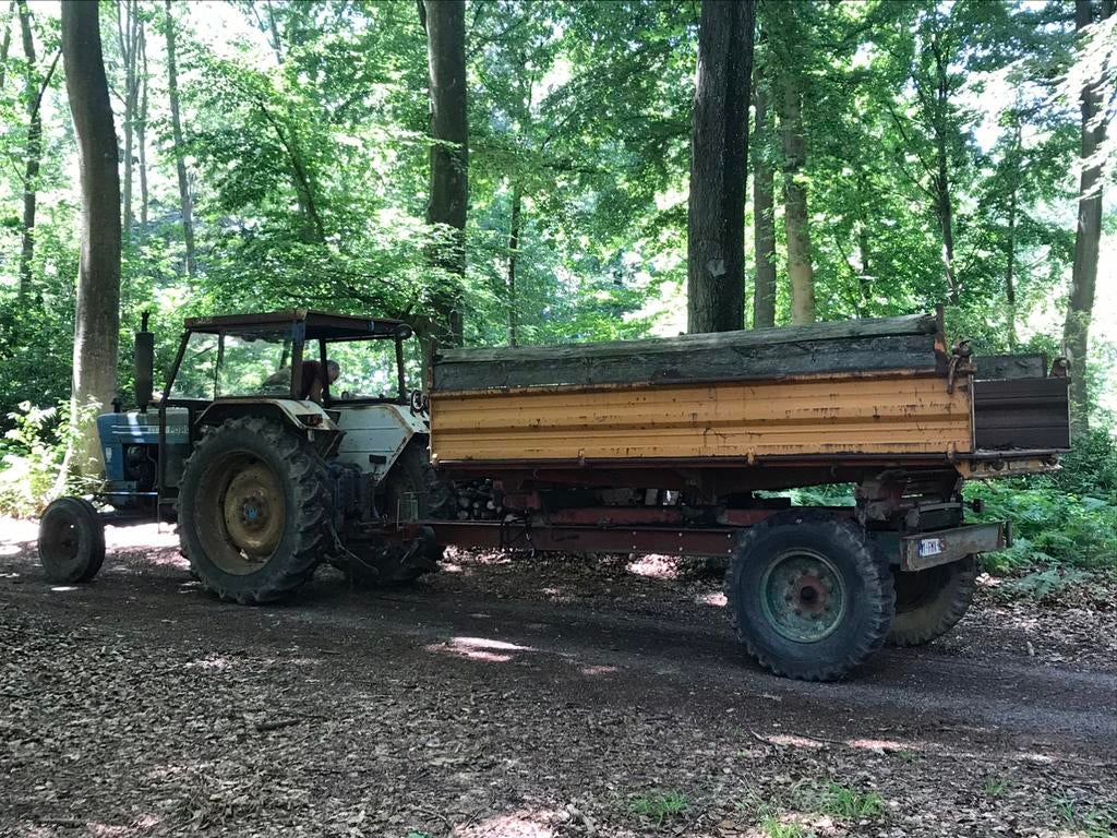 Kipper tractor tri-kiepwagen brandhout, Ophalen