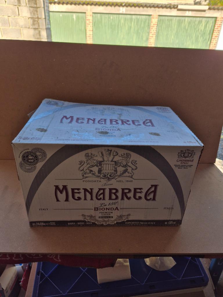 Carton de bouteilles de bière Menabrea, Collections, Enlèvement ou Envoi, Utilisé, Bouteille(s), Autres marques