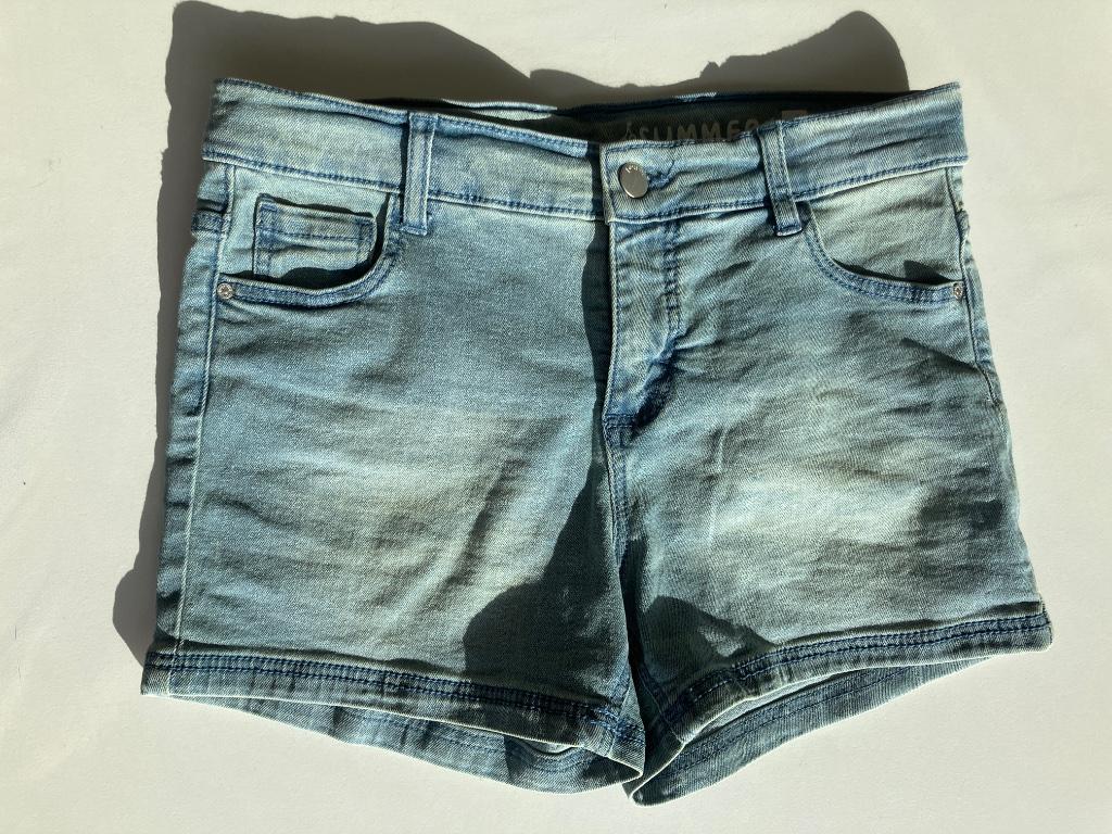 Jeansshortje 146, Kinderen en Baby's, Kinderkleding | Maat 146, Ophalen of Verzenden, Gebruikt, Hema, Broek