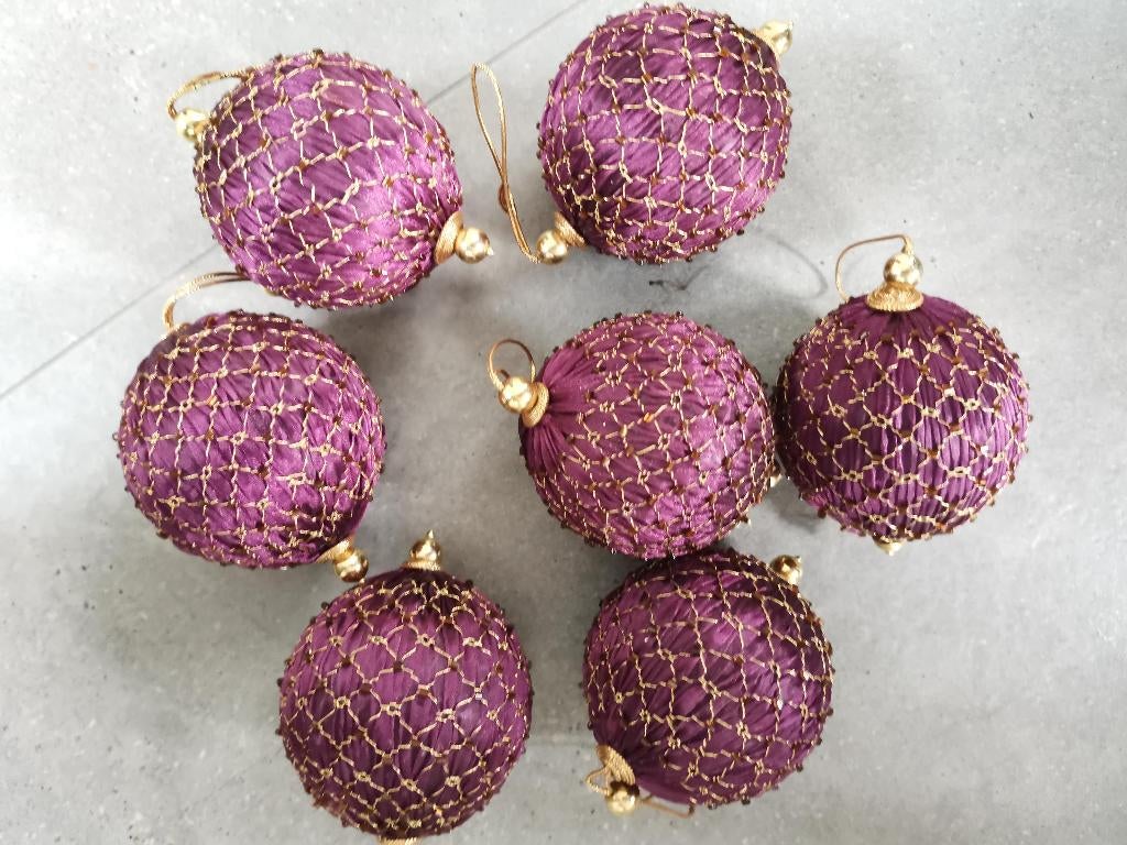 7 paarse kerstballen in zijden stof met gouden versiering, Ophalen of Verzenden, Zo goed als nieuw