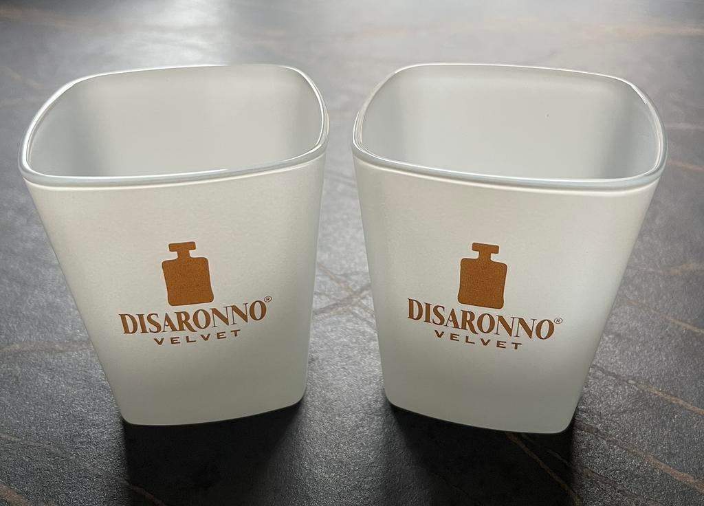 2 nieuwe witte vierkante Disaronno Velvet glazen, Enlèvement ou Envoi, Neuf