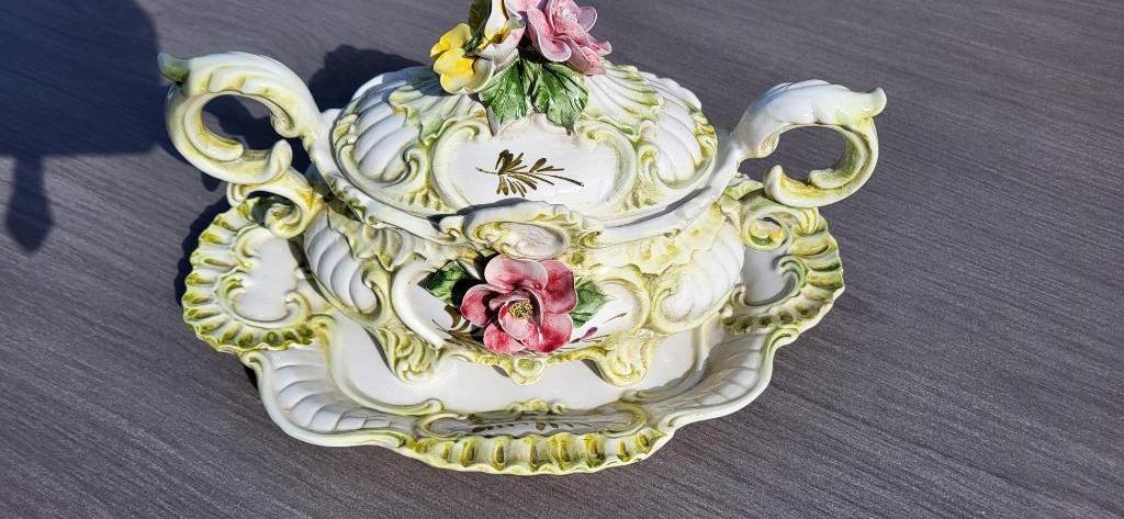 Pot décoratif à 2 anses + couvercle sur soucoupe TRÈS bon ét, Enlèvement