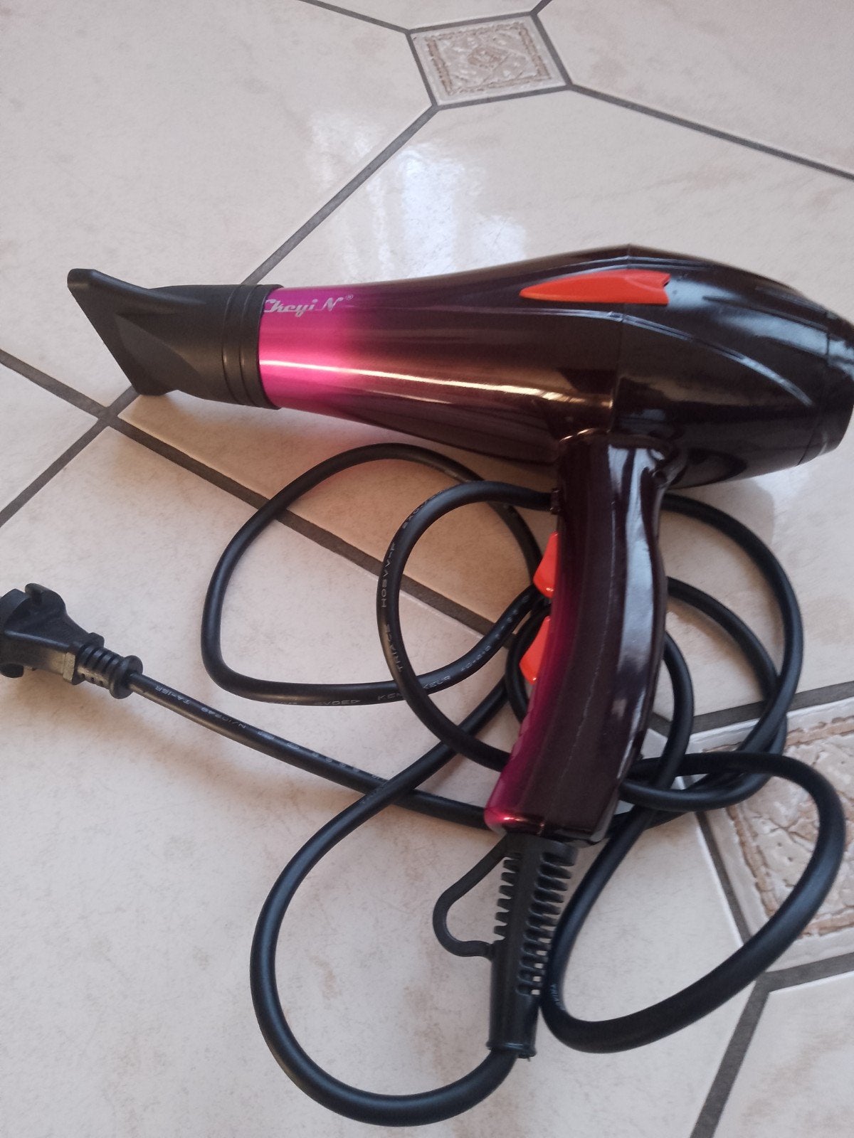 Sèche cheveux ionique assez puissant