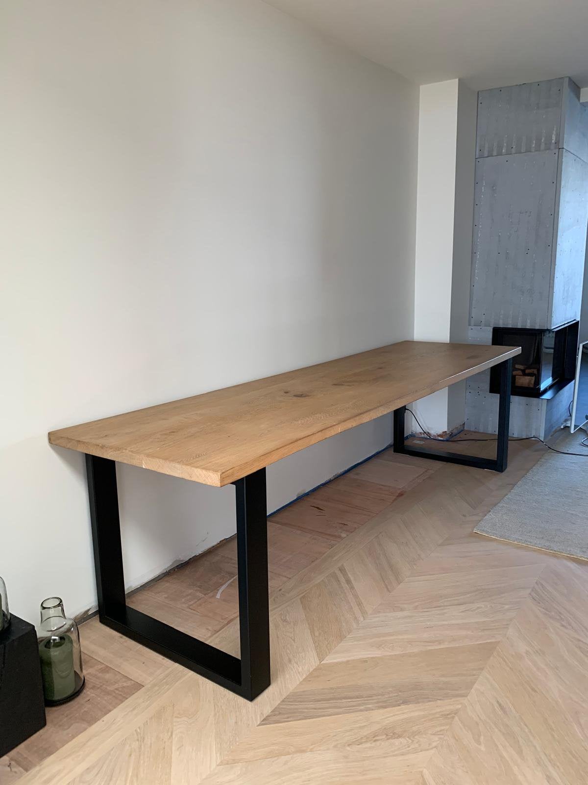 Massief eiken tafel met zwart onderstel, Ophalen, Zo goed als nieuw