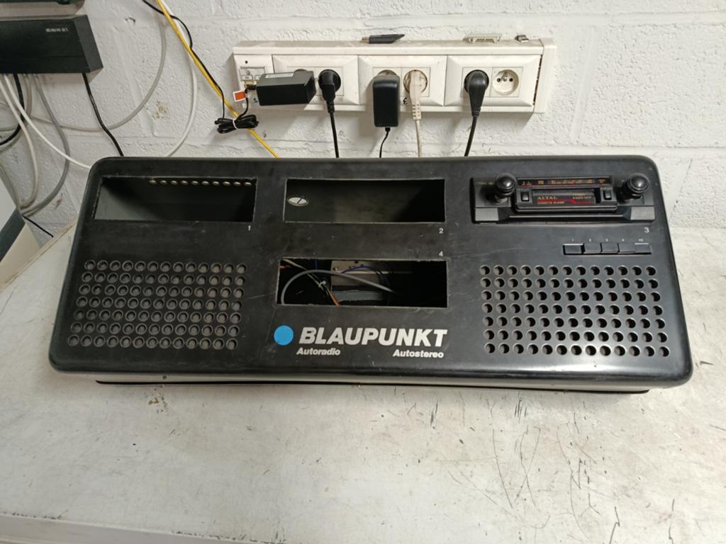 Autoradio demostand tafelmodel van blaupunkt, Ophalen