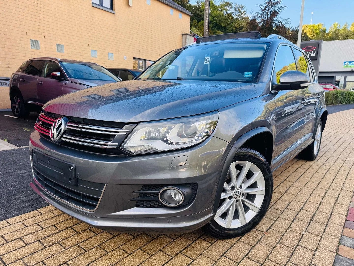 Volkswagen Tiguan R-LINE | TOIT OUVRANT | FEUX XENON | GPS, Autos, Argent ou Gris, Achat, Euro 6, Entreprise