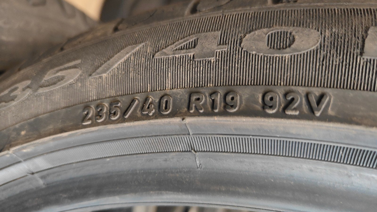 235/40r19 Pirelli 50€per stuk met montage en balanceren, Ophalen