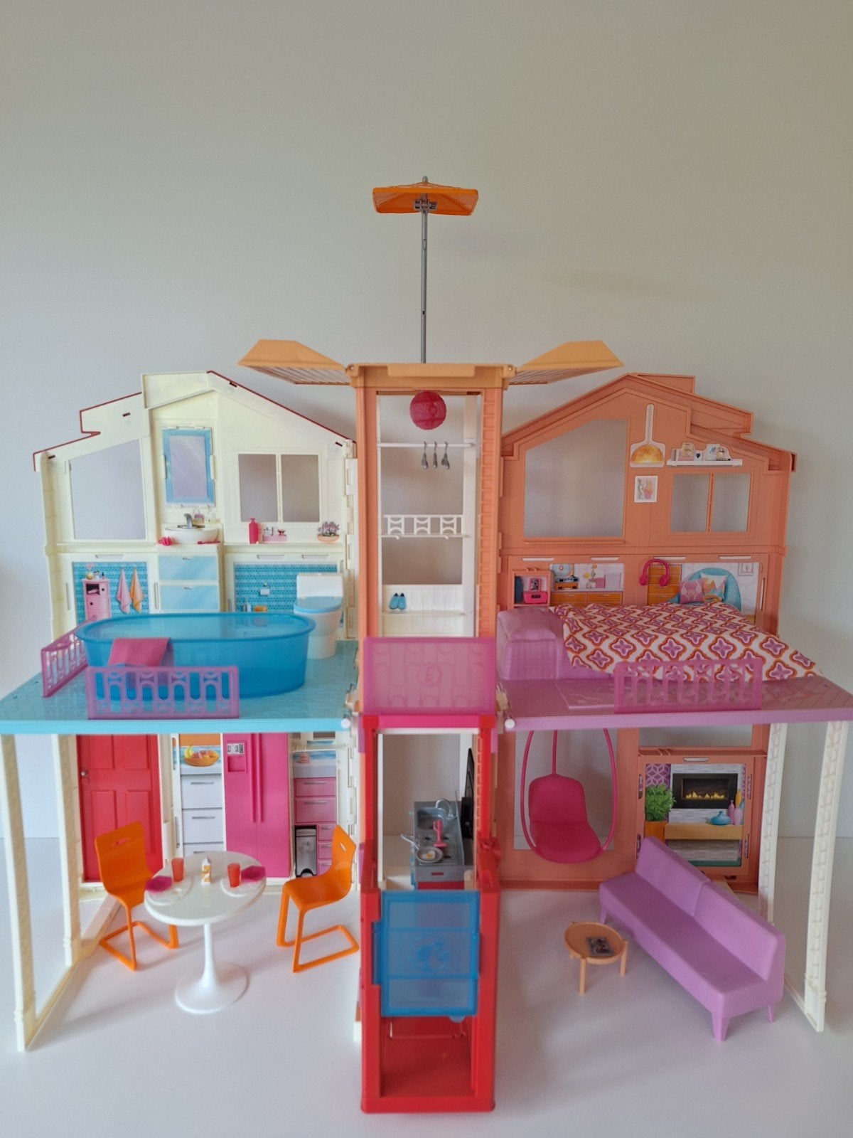 BARBIE MALIBU HUIS MET 3 VERDIEPINGEN, Kinderen en Baby's, Speelgoed | Poppenhuizen, Ophalen of Verzenden