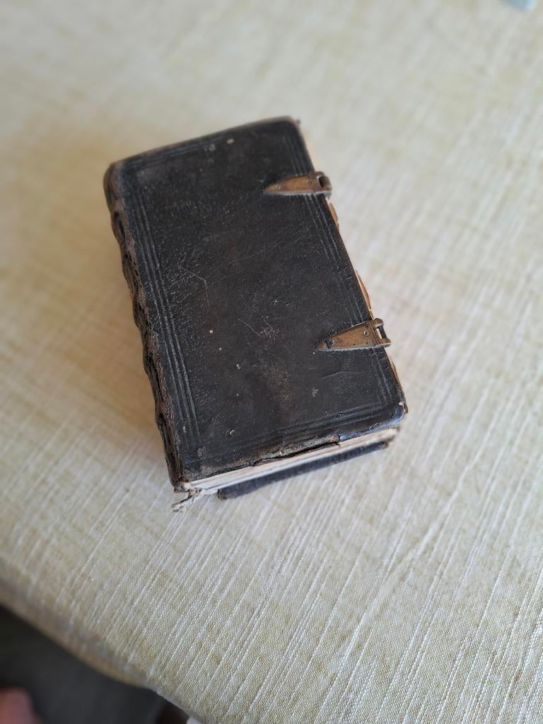 Un livre de prières de 1757, Enlèvement