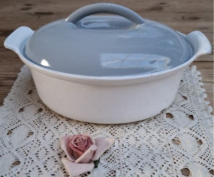 Vintage gietijzer met wit en grijs emaille braadpan, DRU, Gebruikt, Met deksel, -, Ophalen of Verzenden