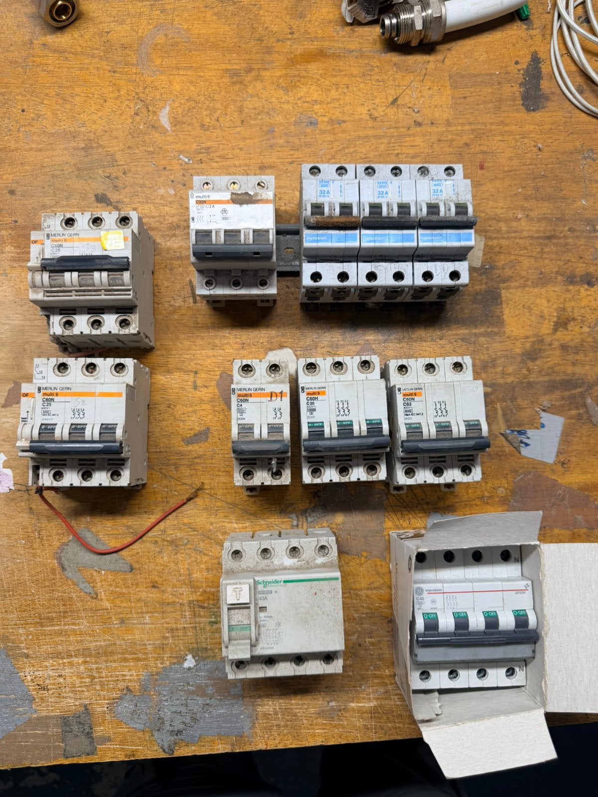 Lot zekeringen/automaten Merlin Gerin, Vynckier & Schneider, Doe-het-zelf en Bouw, Ophalen, Zo goed als nieuw