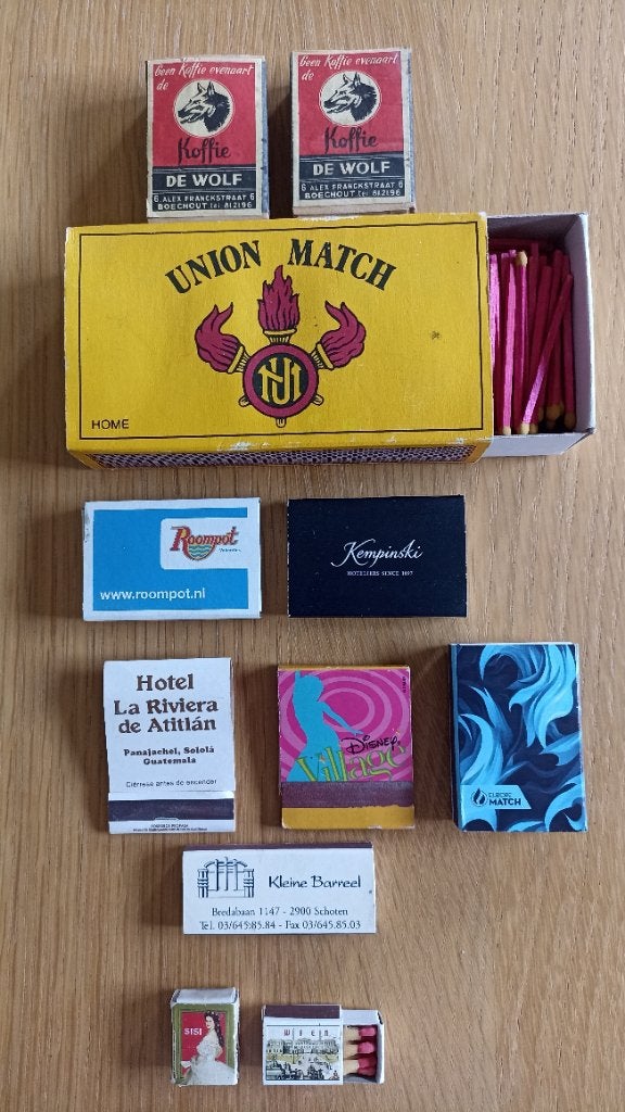 LUCIFER DOOSJES-LUCIFER BOEKJES -MICRO DOOSJES, Enlèvement ou Envoi, Boîtes ou marques d'allumettes