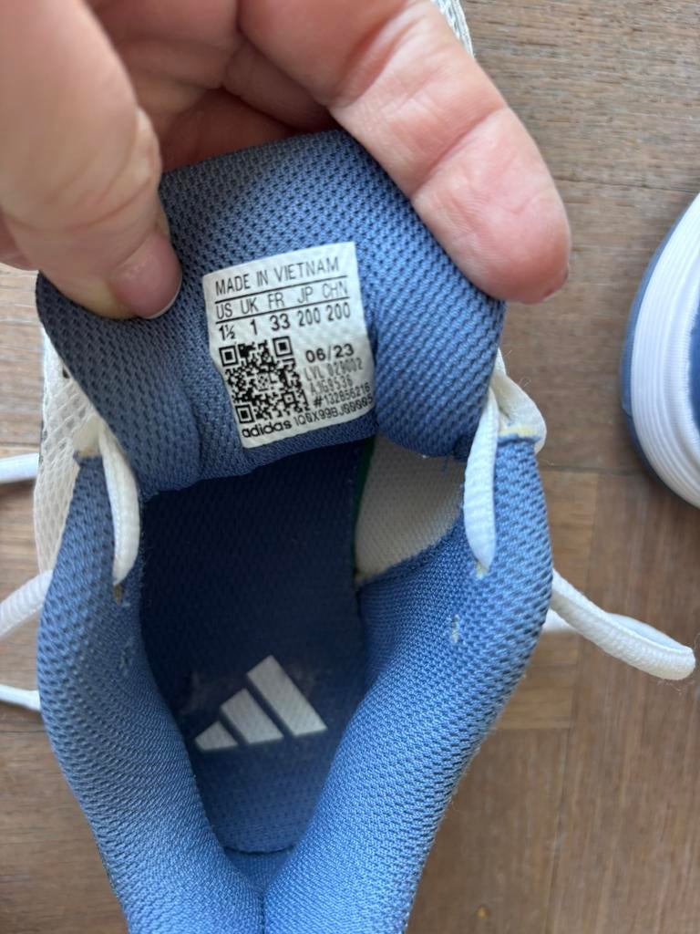 Adidas - Tennis - taille 33, comme neuve cat pas porter, Sport en Fitness, Tennis, Ophalen, Nieuw, Schoenen, Adidas