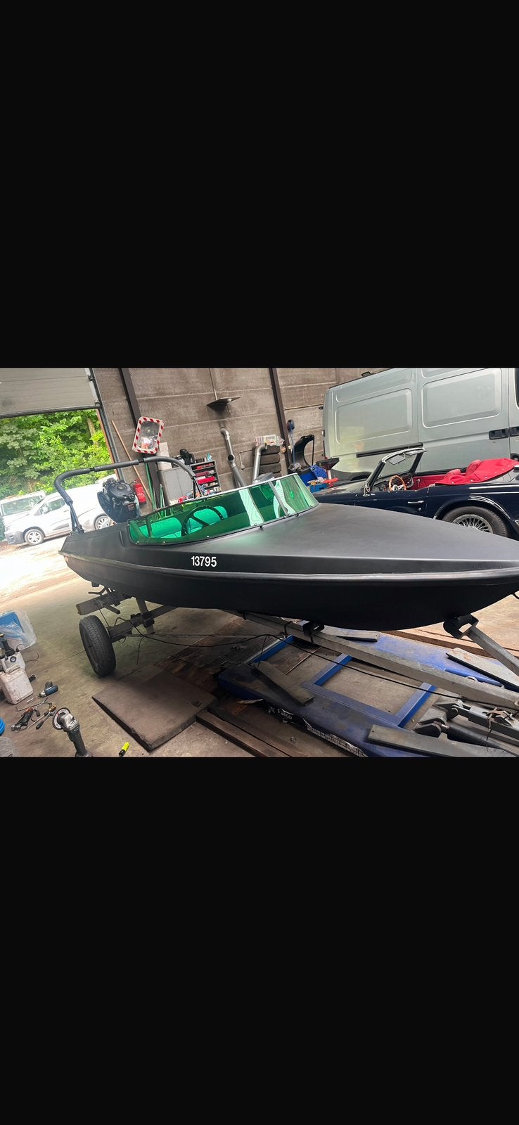 Bateau piranha, Enlèvement, Comme neuf
