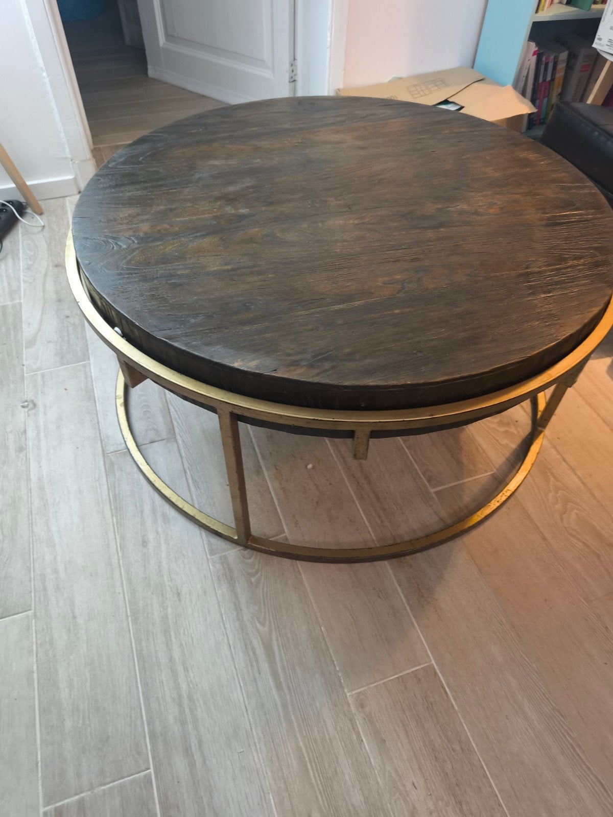 Table basse ronde industrielle – Bois foncé et métal doré, Maison & Meubles, Enlèvement, Rond, Métal, Loft Vintage