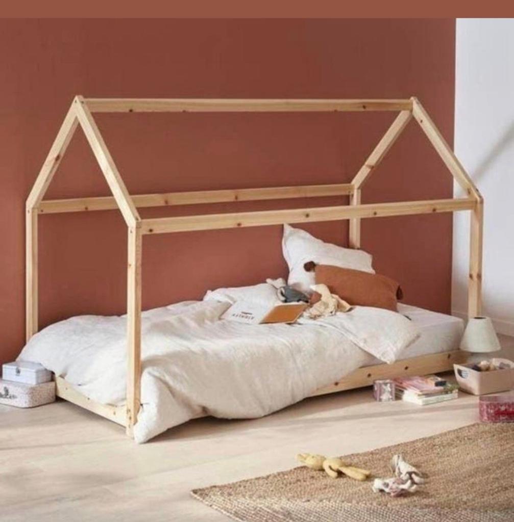 Lit cabane État neuf., Matelas