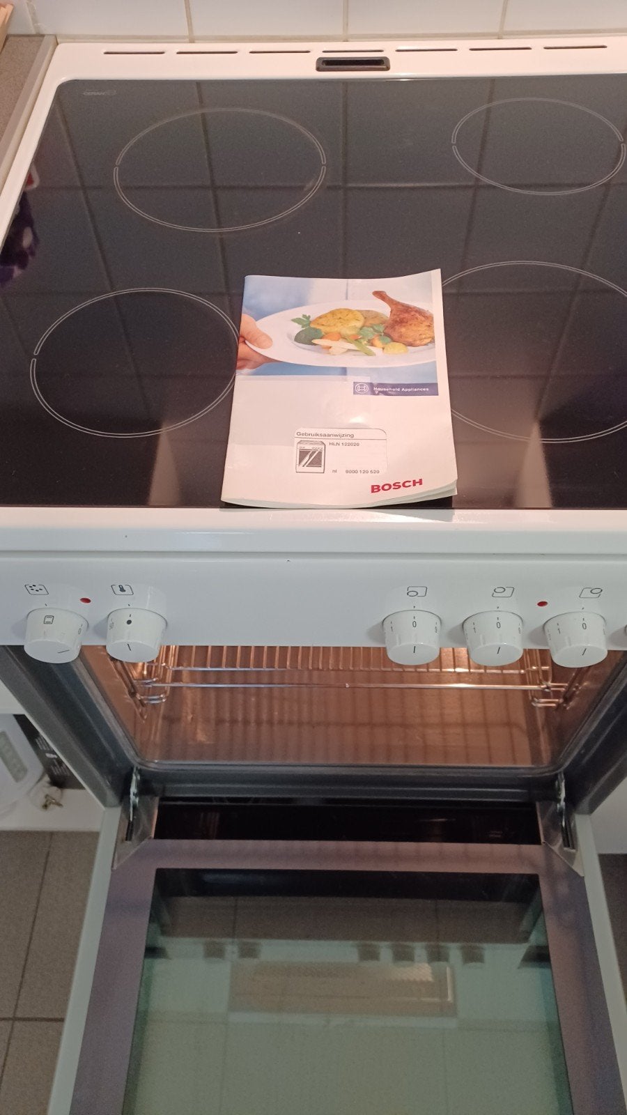 GRATIS . KOOKFORNUIS BOSCH. PLASTIC GESMOLTEN IN OVEN, Enlèvement
