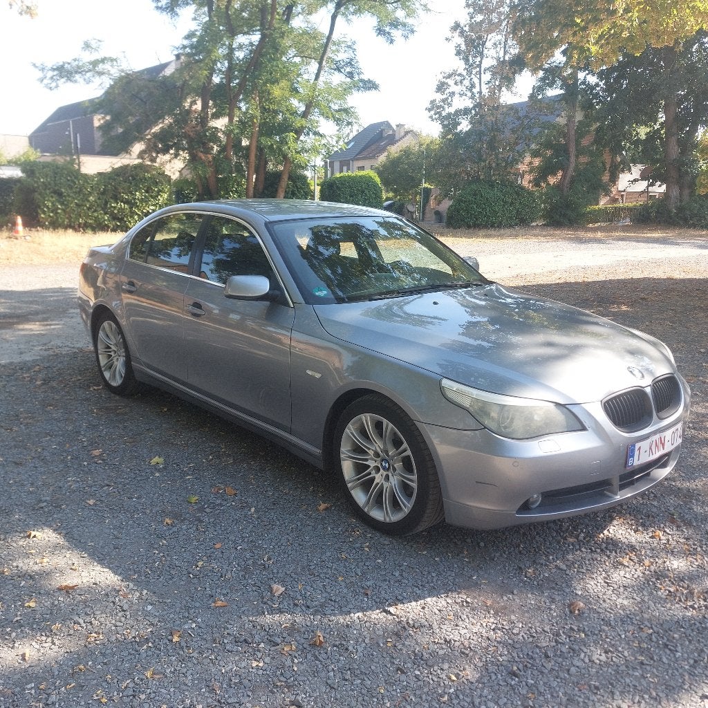 Bmw 520i, Argent ou Gris, 5 portes, 6 cylindres, Automatique