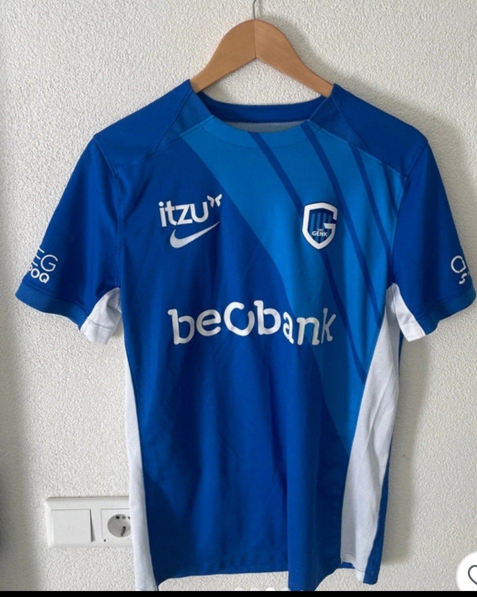 KRC Genk Voetbal Thuisshirt Origineel Nieuw 2025, Verzamelen, Sportartikelen en Voetbal, Verzenden