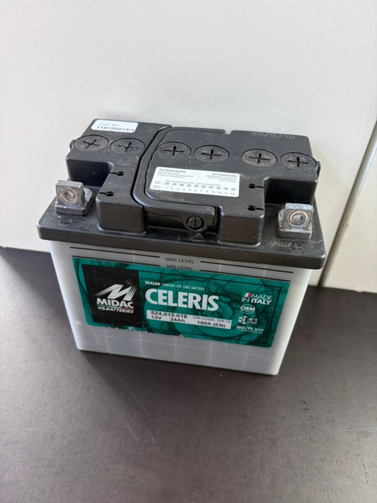 Batterie MIDAC Celeris 12V 24Ah 180A, Autos : Pièces & Accessoires, Enlèvement, Utilisé