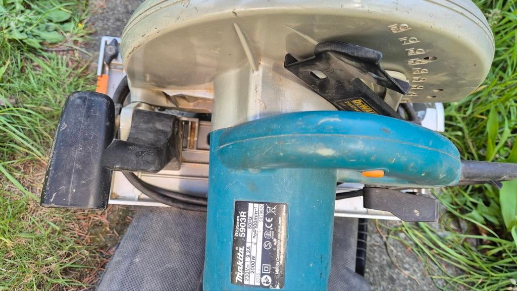 Scie circulaire à haute capacité et à efficacité mm, 1200 watts ou plus, 70 mm ou plus, Enlèvement, Scie circulaire