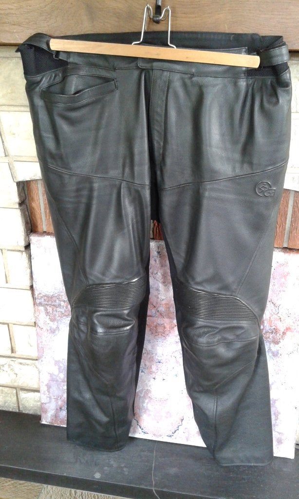 Pantalon moto en cuir, Enlèvement