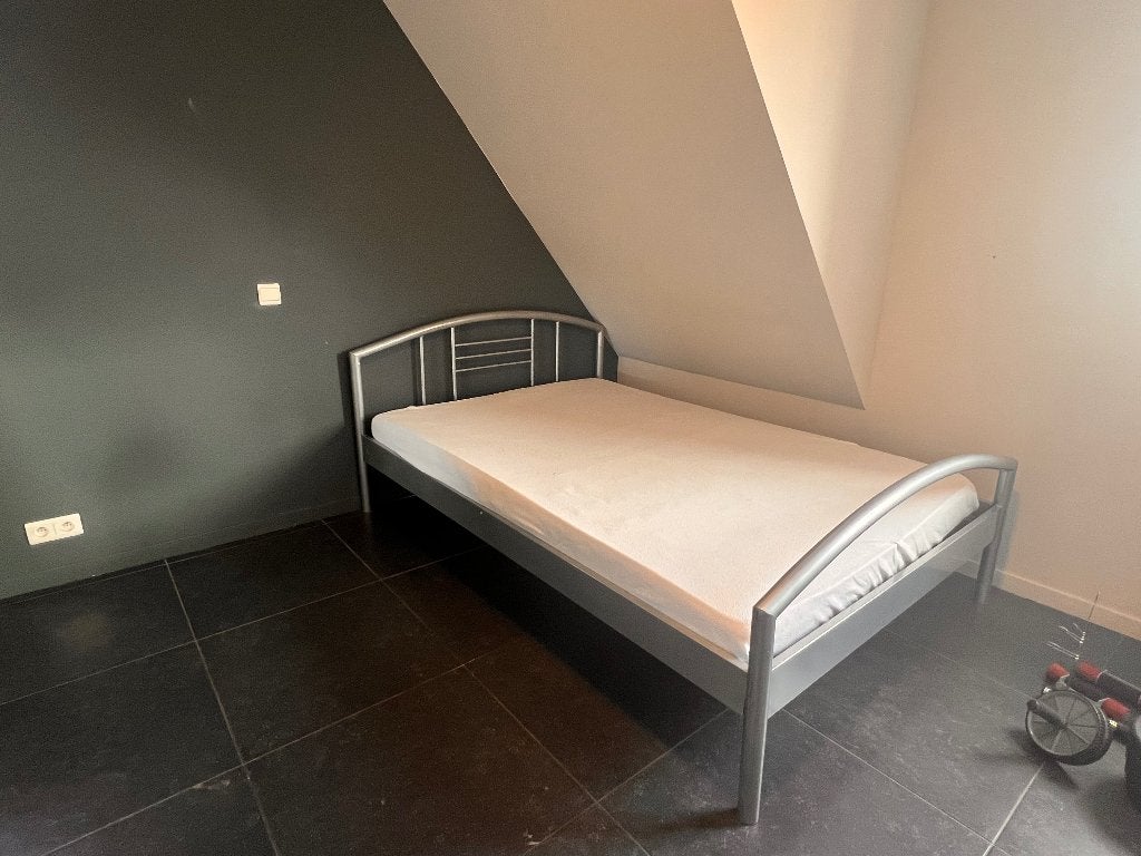 Gratis bed 140x200, Huis en Inrichting, Ophalen, Gebruikt, Twijfelaar, 200 cm