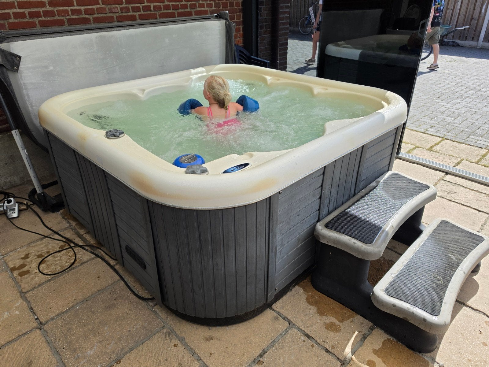 Jacuzzi Balboa 4-6 persoons met aandachtspunten € 1000, Ophalen