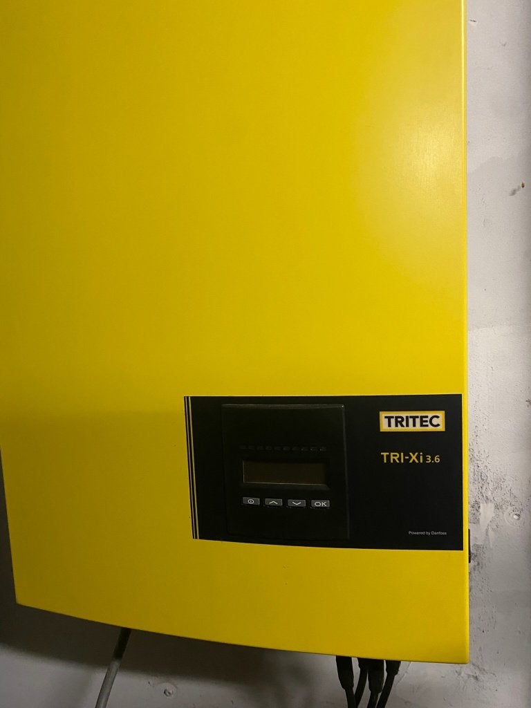 Omvormer zonnepanelen 3,6 kW, Doe-het-zelf en Bouw, Ophalen, Gebruikt, Overige typen, 200 wattpiek of meer