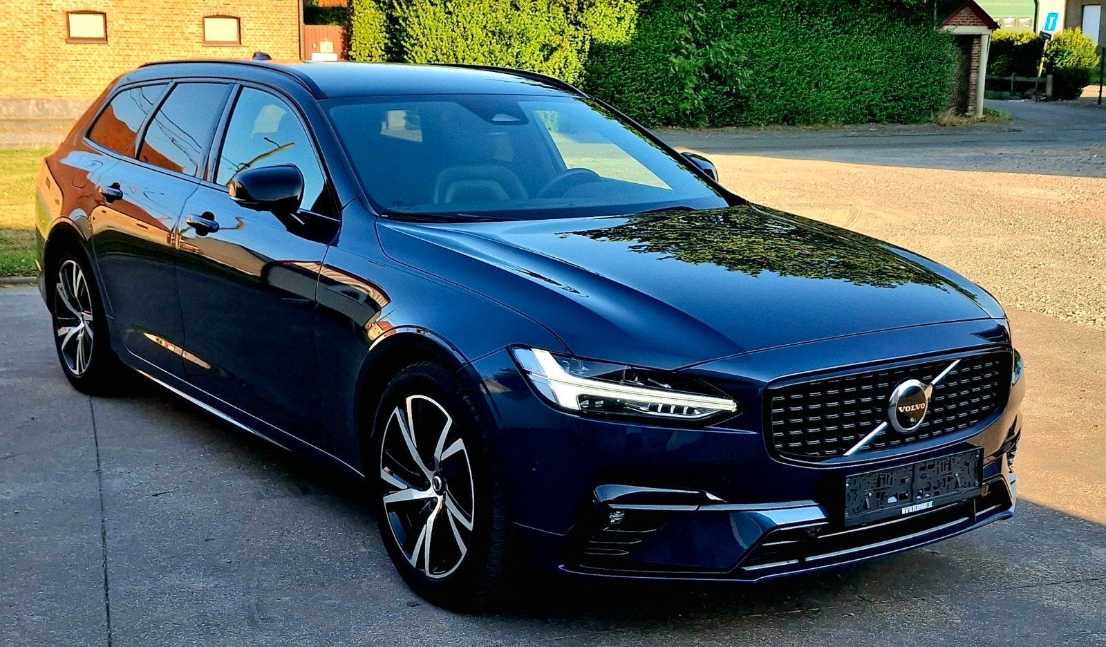Volvo V90 B4 Mild-hybride R-Design Dark uitvoering 
R-Design, Auto's, Automaat, Dealer onderhouden, 145 kW, V90