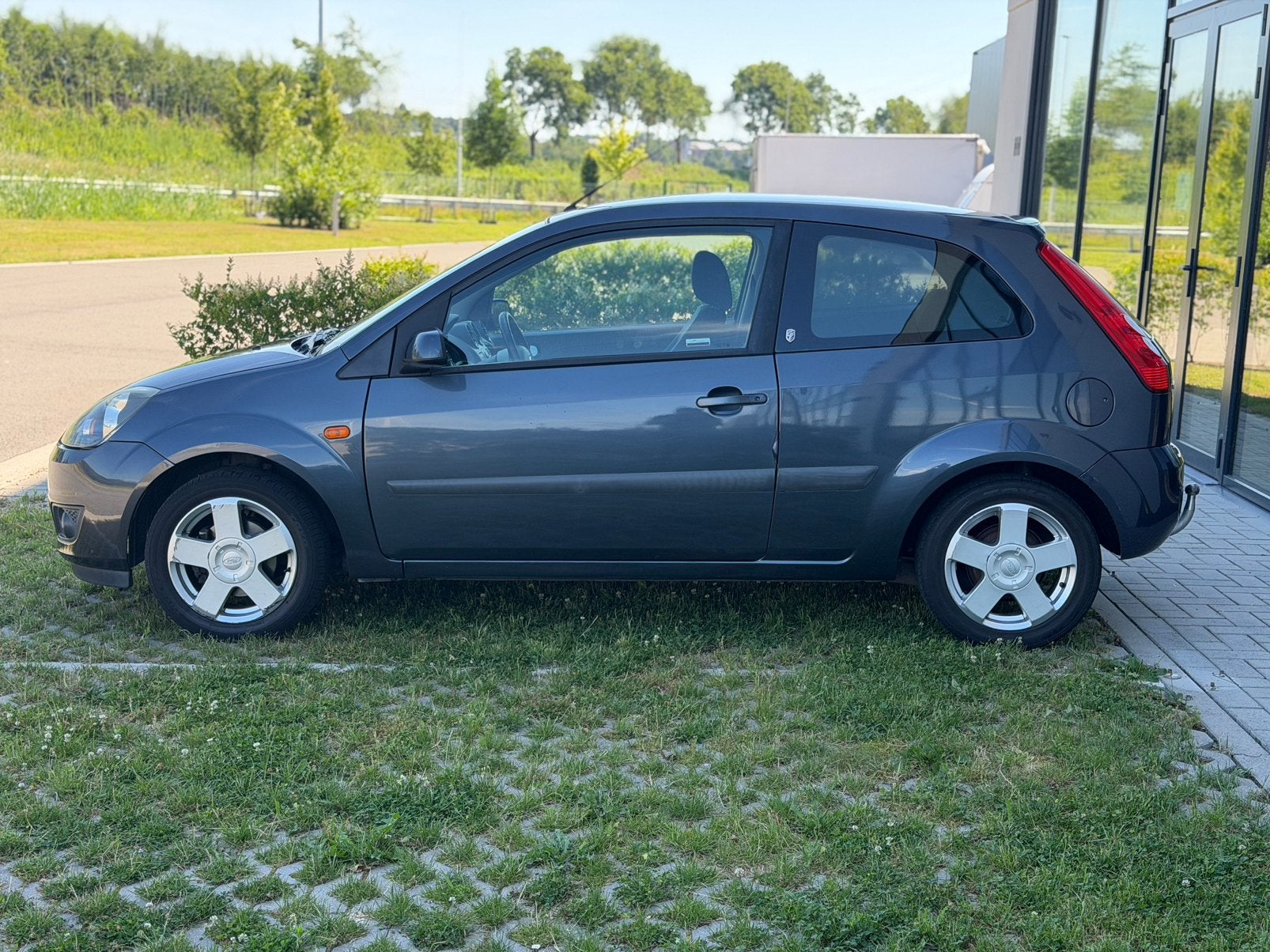 Ford Fiesta Ghia 1.4 Benzine / Airco / 2007 / 134.000km's, Autos, Entreprise, Boîte manuelle, Noir, 5 places