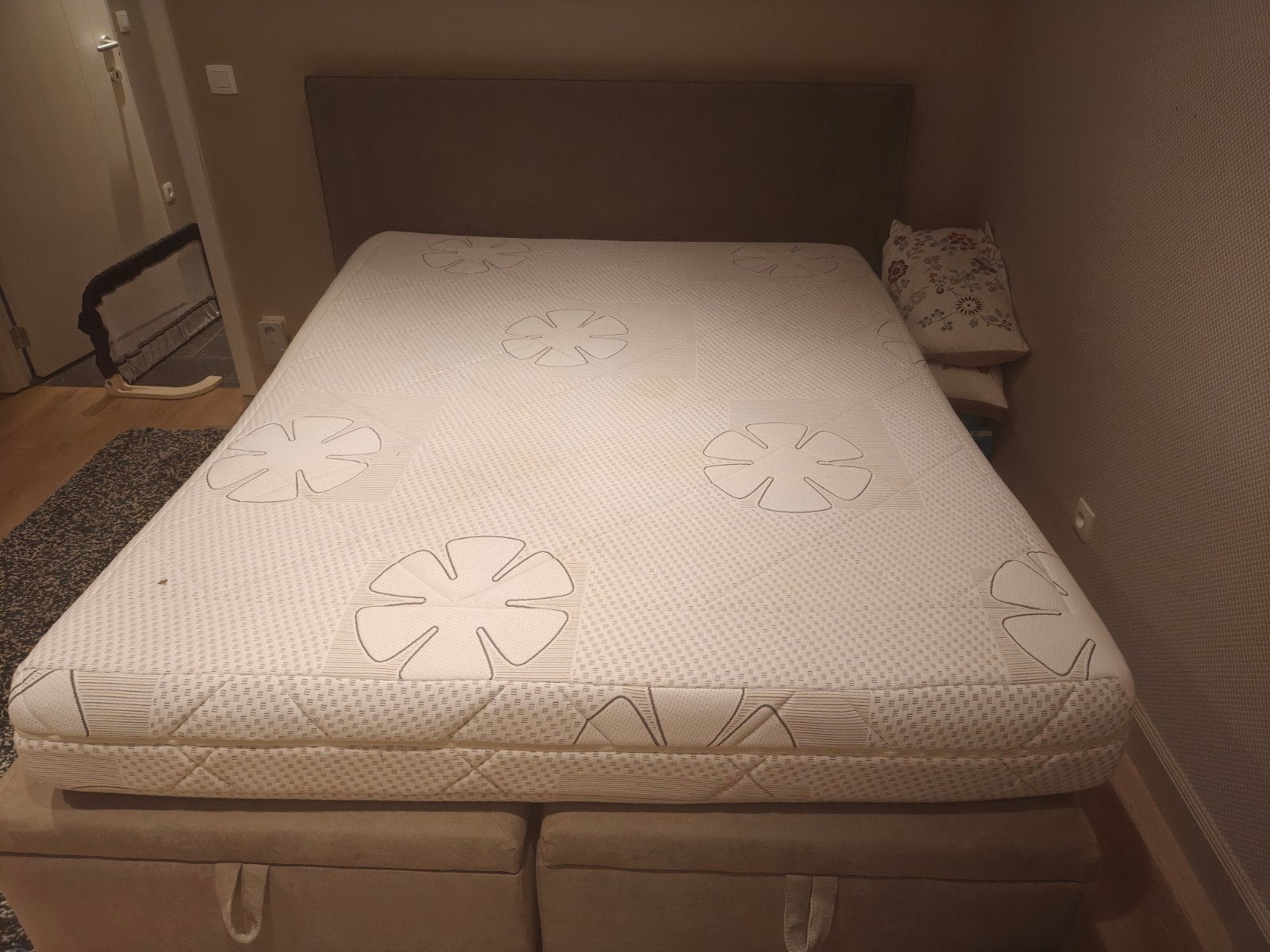 bed met opbergruimte, Ophalen