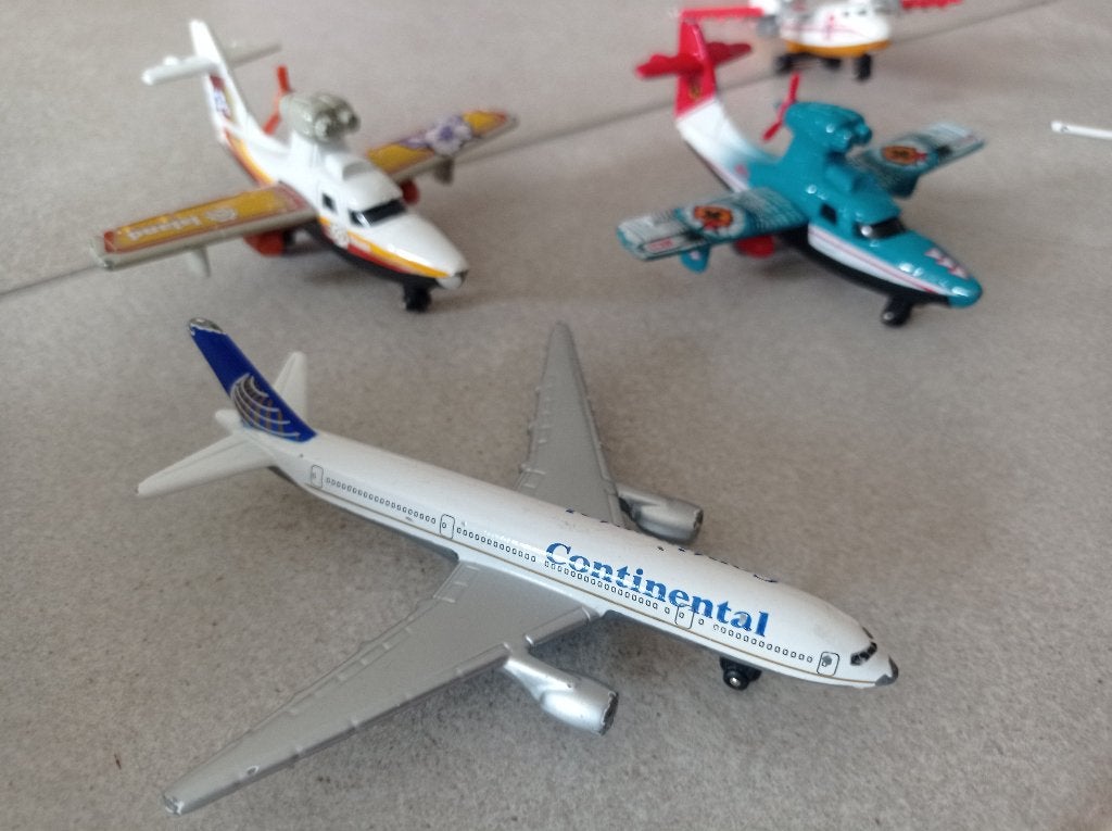 Speelgoedvliegtuigjes collectors items, Ophalen, Zo goed als nieuw