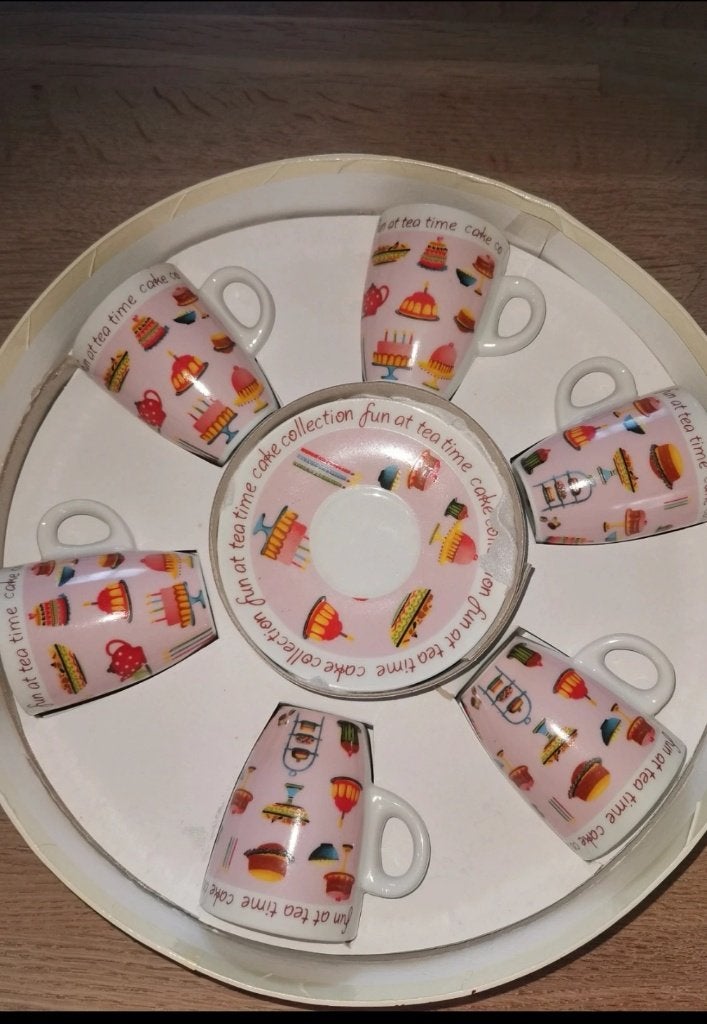 Schattige 6-delige Espressokoppen Set met Schoteltjes, Ophalen, Keramiek, Nieuw, Modern