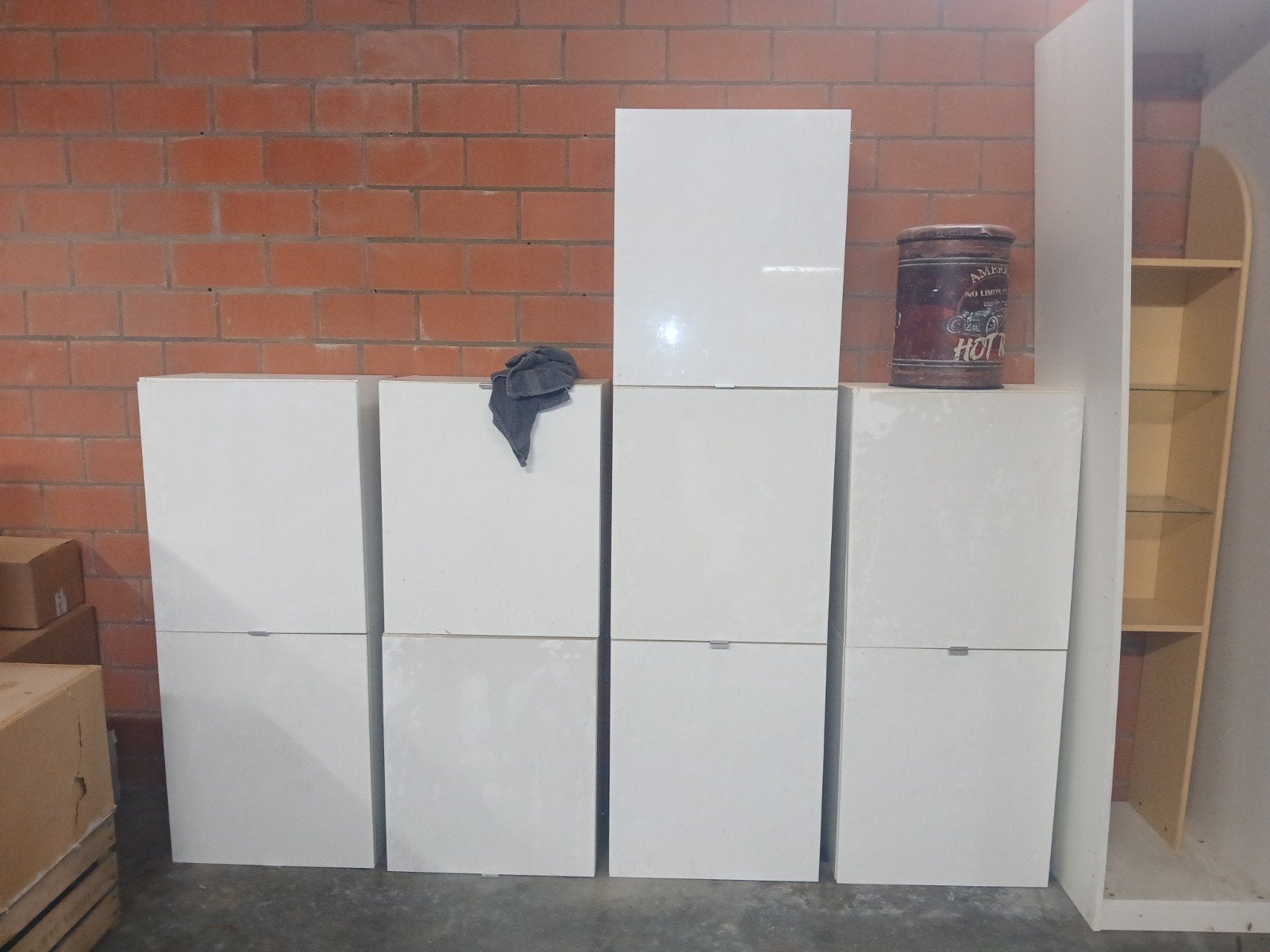 Hangkasten 60 cm breed 70 hoog 35 diep, 35 euro voor alles., Ophalen